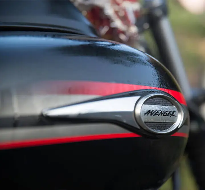 Bajaj Avenger 160 Street