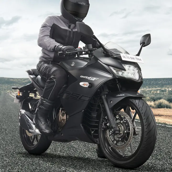 Suzuki Gixxer SF 250 Front 3-Quarter View