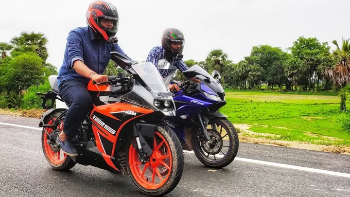 KTM RC 125 vs Yamaha R15 Version 3