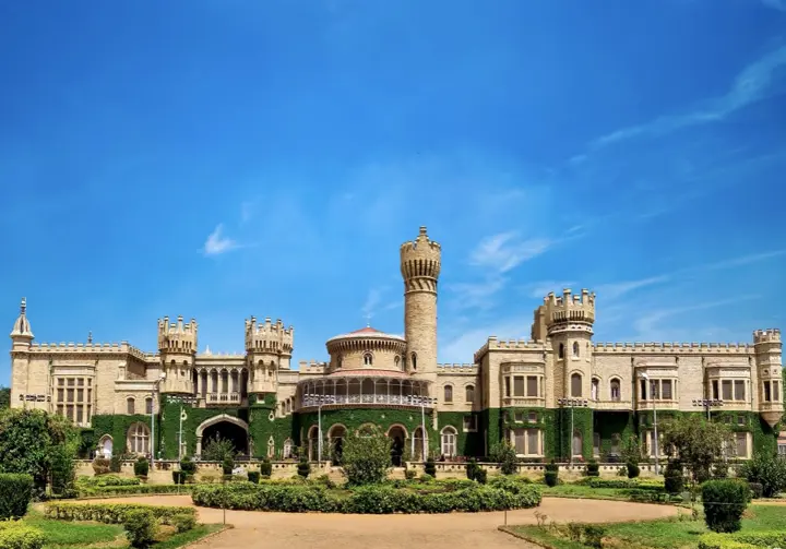 Get a Luxury Car Rental in Bangalore