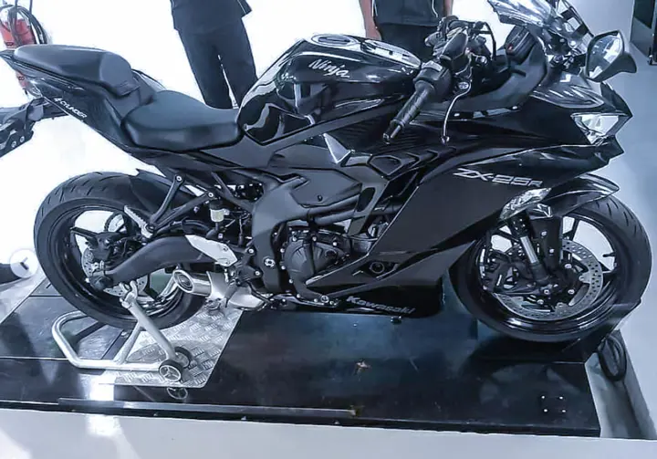 All-Black Kawasaki Ninja ZX-25R