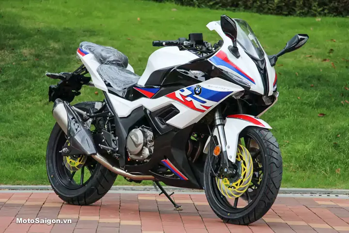 Moto S450 RR Front 3-Quarter View