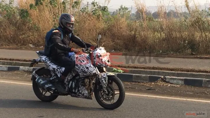 Bajaj Pulsar 250 Front 3-Quarter View