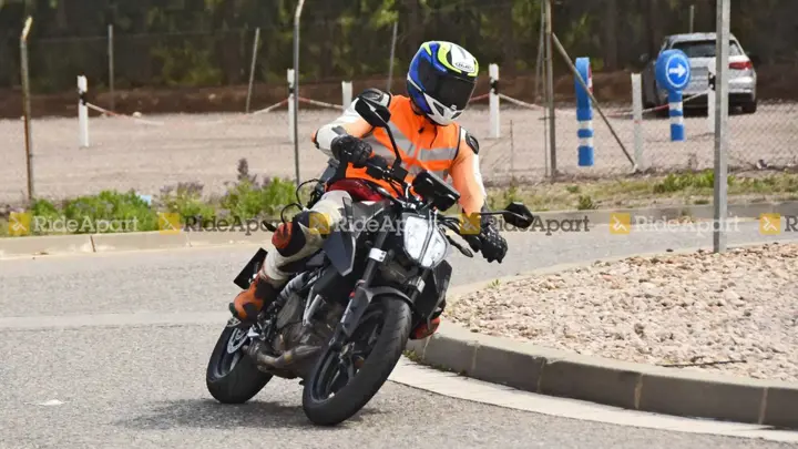 2022 KTM Duke 390 Front View