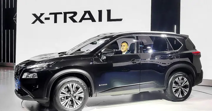 Nissan X-Trail Side View